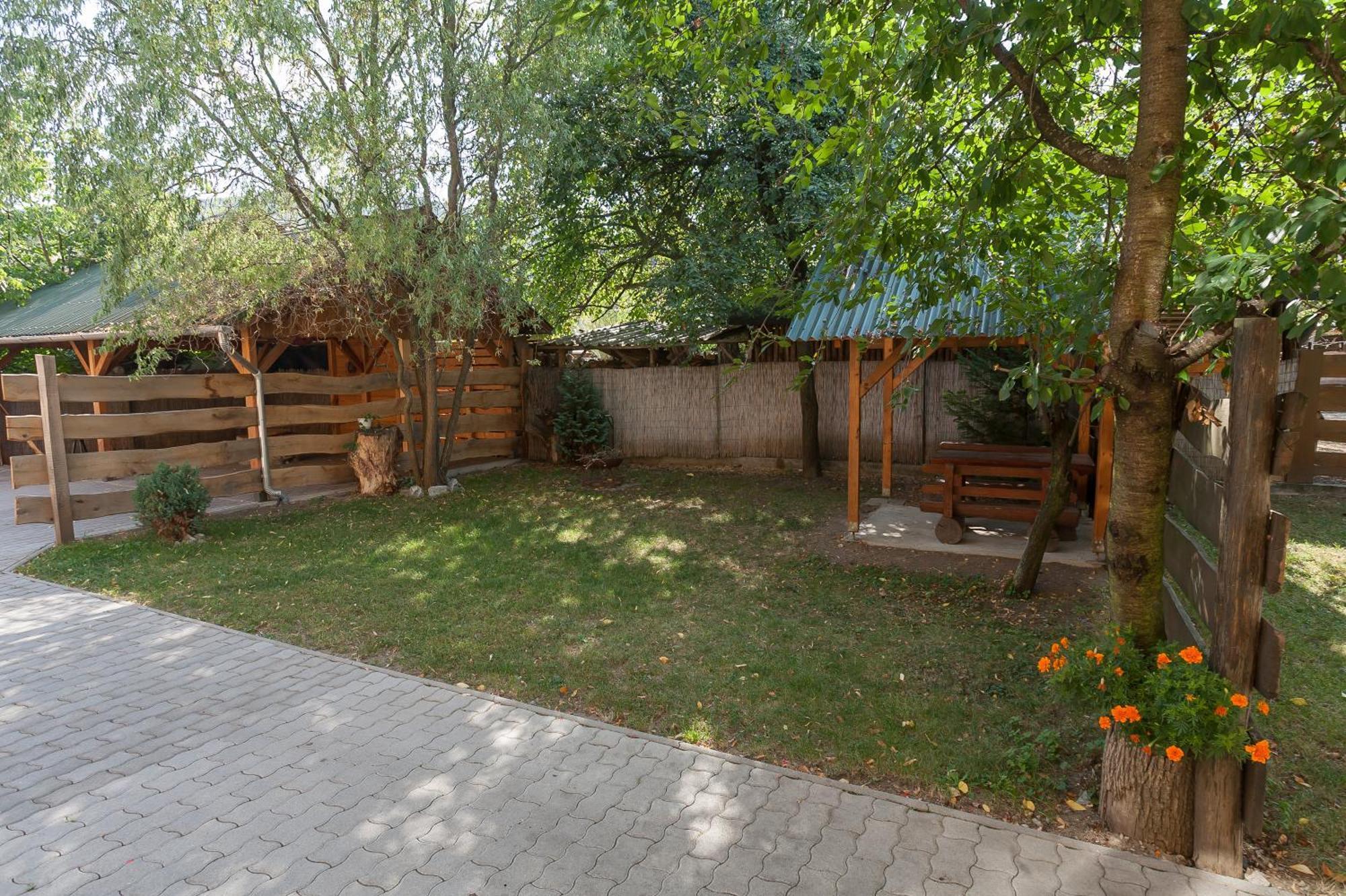 Paratlan Apartmanhaz Szilvásvárad エクステリア 写真